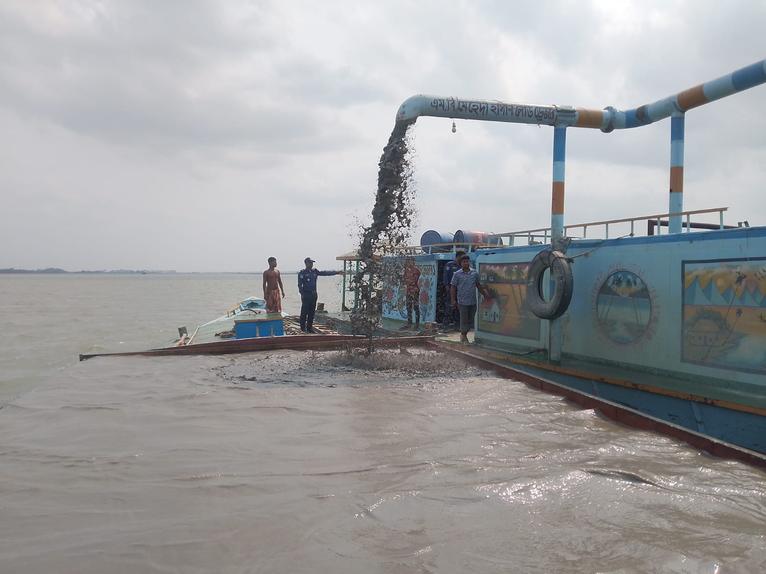 অবৈধ বালু উত্তোলন