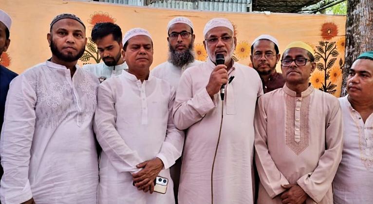 গৌরনদীতে বিএনপি নেতার উদ্যোগে ইফতার ও দোয়া মাহফিল