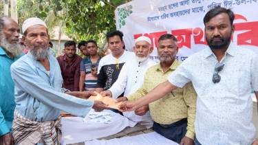 গৌরনদীতে ছব্দের আলী স্মৃতি ফাউন্ডেশনের নগদ অর্থ বিতরণ