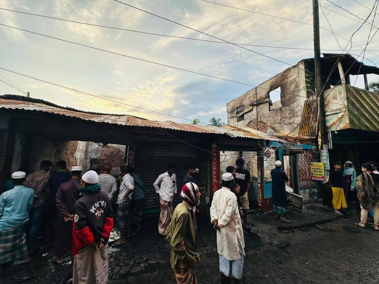 বাউফলে অগ্নিকাণ্ডে ১১ দোকান পুড়ে ক্ষতি ২ কোটি টাকা