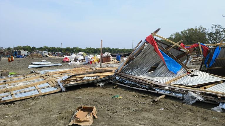 কুয়াকাটার লেম্বুর চরে কালবৈশাখী ঝড়ে ১৫ ব্যবসা প্রতিষ্ঠান তছনছ