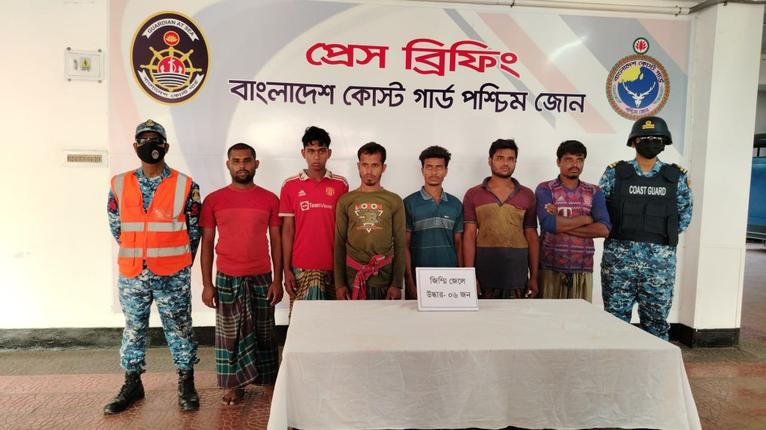 বাগেরহাটে সুন্দরবনে অপহৃত ৬ জেলে উদ্ধার, পালিয়েছে দস্যুরা