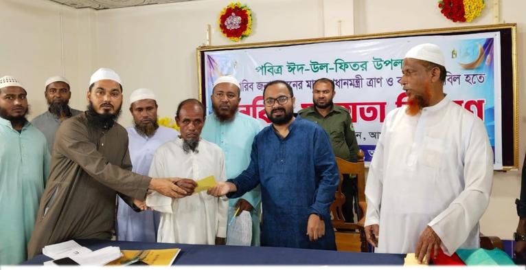 আমতলীতে প্রধানমন্ত্রীর ত্রাণ তহবিলের অনুদান পেল ১৬৫ পরিবার