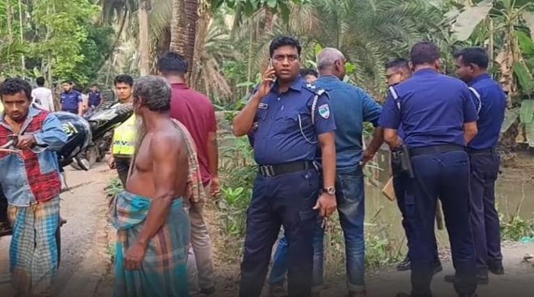 বাগেরহাটে পুলিশ সদস্যকে কুপিয়ে আসামি ছিনতাই