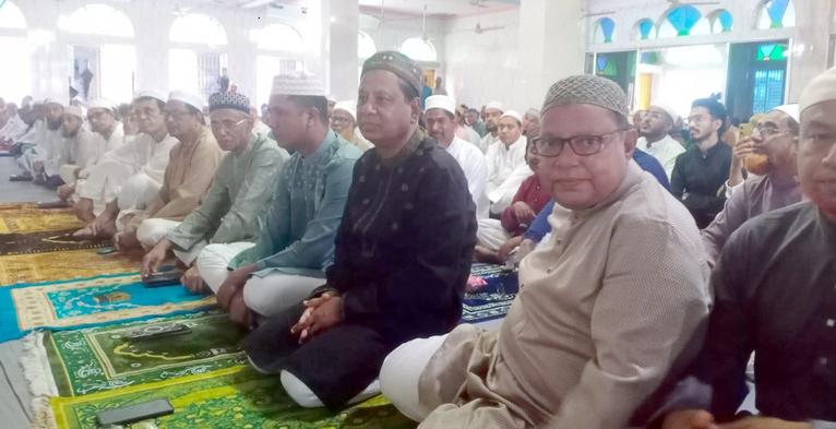 কলাপাড়ায় টানা বৃষ্টিতেও ঈদের আনন্দ, চার শতাধিক মসজিদে জামাত