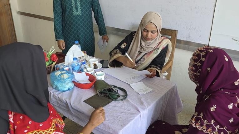 কুয়াকাটায় ‘পায়রা’র ফ্রি চিকিৎসা ক্যাম্পে দেড় শতাধিক রোগীর সেবা