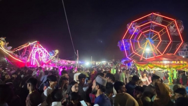 দুমকিতে ঈদ আনন্দ মেলার দ্বিতীয় দিনে দর্শনার্থীদের উপচে পড়া ভিড়