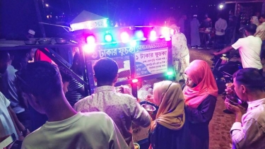 নেছারাবাদে ঈদে স্ট্রিট ফুডে তরুণদের ভিড়, বাড়ছে রোগের ঝুঁকি