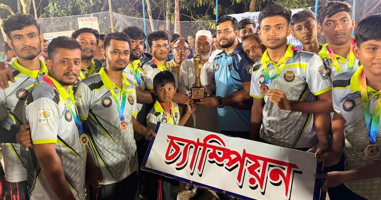 গৌরনদীতে শর্ট পিচ প্রিমিয়ার লিগের ফাইনাল: চ্যাম্পিয়ন ড্রিম টিম ইউনাইটেড
