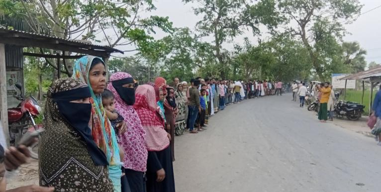 দোষীদের গ্রেপ্তার-শাস্তির দাবিতে এলাকাবাসীর মানববন্ধন