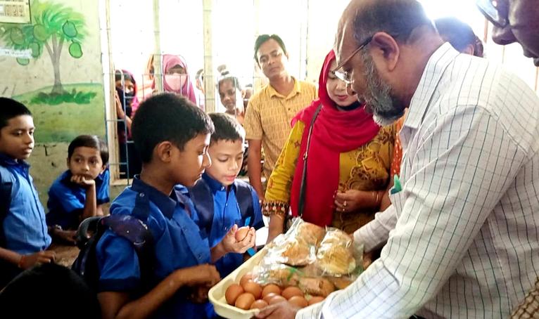 নেছারাবাদে ১৬৯ বিদ্যালয়ে স্কুল ফিডিং শুরু, ১৬ হাজার ৯৭১ শিক্ষার্থী পাচ্ছে পুষ্টিকর খাদ্য