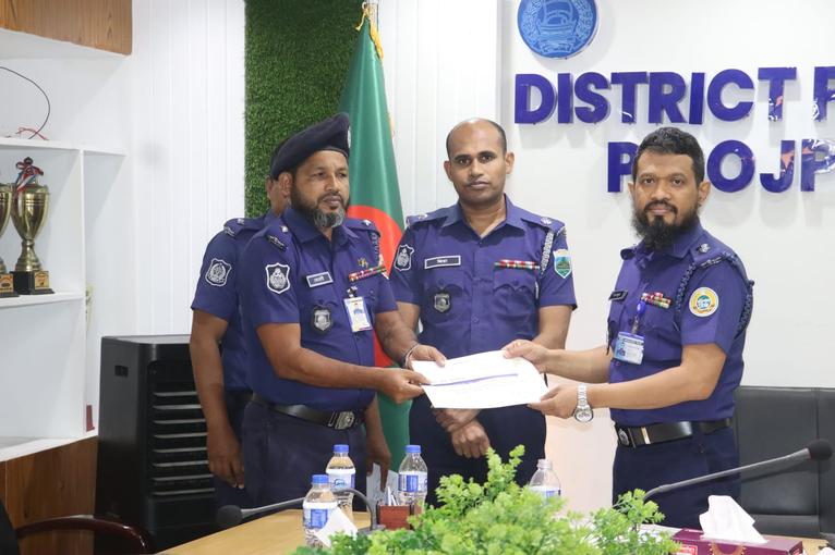 পিরোজপুরে নেছারাবাদ থানার এএসআই নাজমুল হাসান পুরস্কৃত