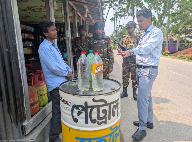 নেছারাবাদে জ্বালানি তেল মজুদ ও অতিরিক্ত দামে বিক্রি, জরিমানা