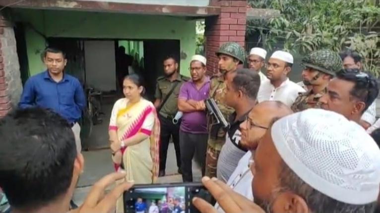 জ্বালানি তেলের কৃত্রিম সংকট মঠবাড়িয়ায় মজুত ও বেশি দামে বিক্রির অভিযোগে জরিমানা-কারাদণ্ড