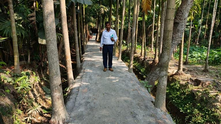 জিয়ানগরে সরকারি রাস্তার বরাদ্দে ইউপি সদস্যের বাড়ির পথ নির্মাণ