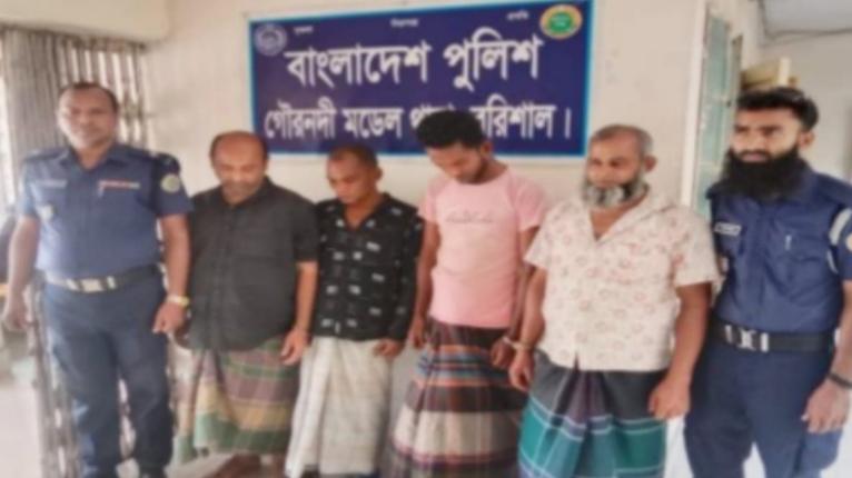 গৌরনদীতে জুয়ার আসরে অভিযান, চার জুয়াড়ি আটক