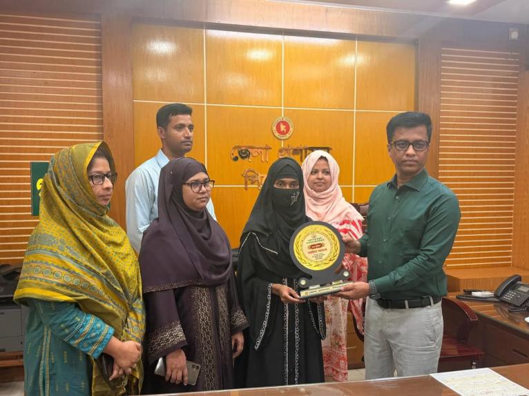 জিয়ানগরে বাল্যবিবাহ ঠেকিয়ে ‘কন্যা সাহসিকা’ সম্মাননা পেল তহমিনা