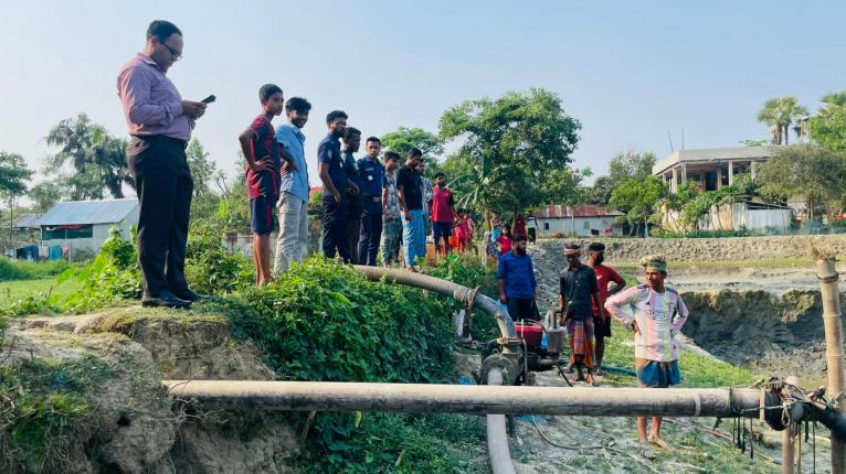 বুড়িচংয়ে অবৈধ মাটি কাটায় ৩ ড্রেজার ও ১ হাজার ফুট পাইপ বিনষ্ট