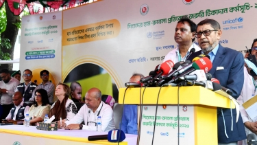 প্রধানমন্ত্রীর বিচক্ষণতায় টিকাদান কর্মসূচি এগিয়ে আনতে সক্ষম হয়েছি: স্বাস্থ্যমন্ত্রী