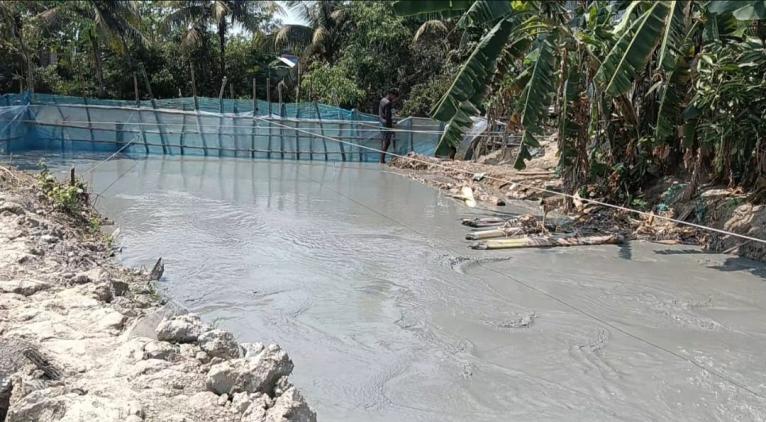 কলাপাড়ায় সরকারি খাল দখল ও ভরাটের অভিযোগ