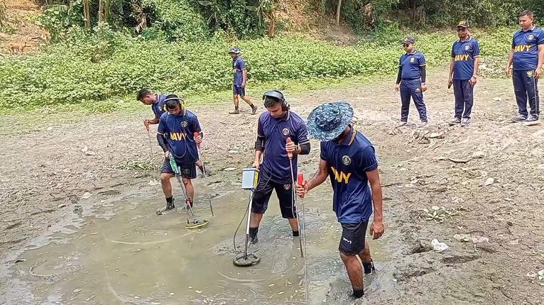 উলাশিতে জিয়া খাল উদ্বোধনী এলাকায় সর্বোচ্চ নিরাপত্তা নিশ্চিত করার লক্ষ্যে তল্লাশি চালানো হচ্ছে।