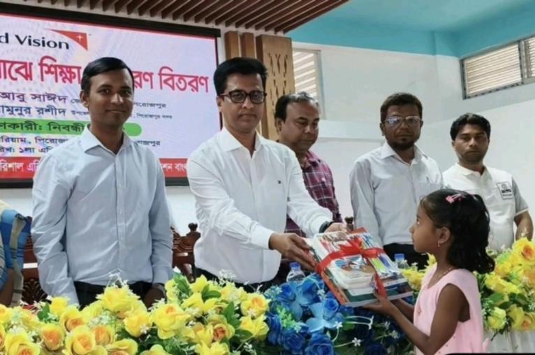 পিরোজপুরে ৩ হাজার শিক্ষার্থীর মাঝে শিক্ষা উপকরণ বিতরণ