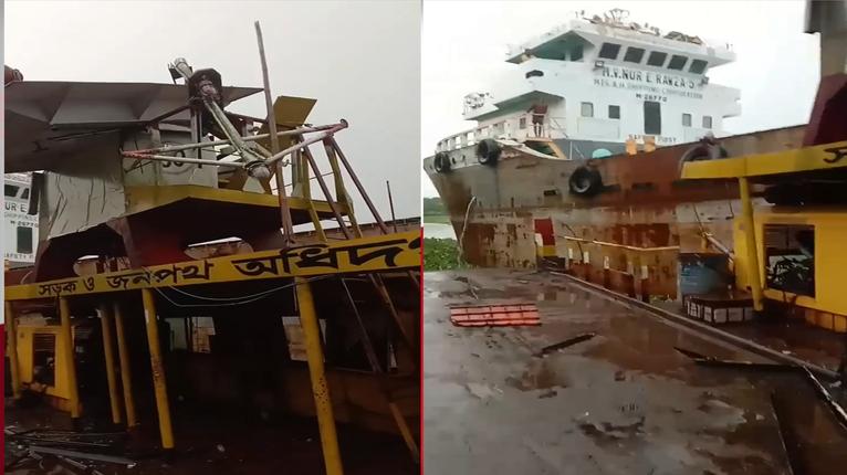 কাউখালীতে ঝড়ে ভারতগামী কোস্টারের ধাক্কায় ফেরি ক্ষতিগ্রস্ত, ট্রলার ডুবি