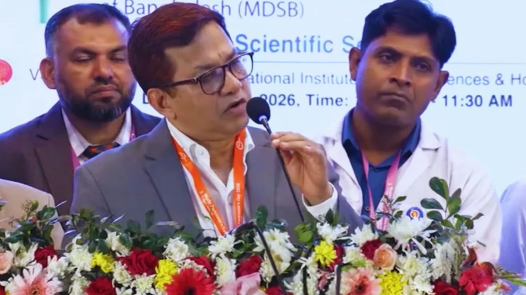 বিশ্ব পারকিনসন দিবস উপলক্ষে ন্যাশনাল ইনস্টিটিউট অব নিউরোসায়েন্স অ্যান্ড হসপিটালে আয়োজিত এক সেমিনারে স্বাস্থ্য সচিব মো. কামরুজ্জামান চৌধুরী। ছবি: সংগৃহীত