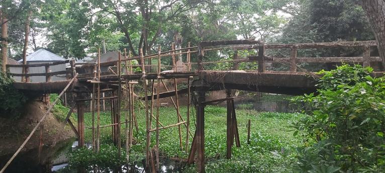 আগৈলঝাড়ায় ঝুঁকিপূর্ণ ব্রিজে চলাচল, সংস্কারে এলজিইডির উদাসীনতা