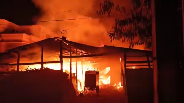 পাথরঘাটা বেকারি কারখানায় ভয়াবহ আগুন, দেড় কোটি টাকার ক্ষতির আশঙ্কা