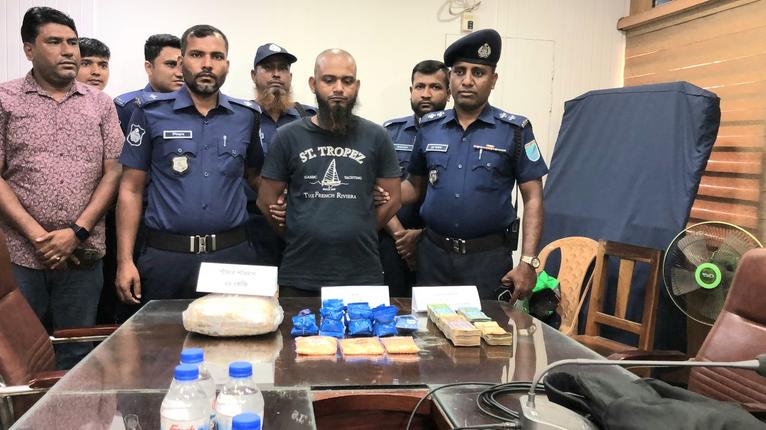 গোপালগঞ্জে বিপুল মাদকসহ মাদককারবারি আটক: পুলিশ সুপারের প্রেস কনফারেন্স