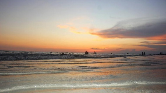 কুয়াকাটা সৈকতে গোধূলীলগ্ন