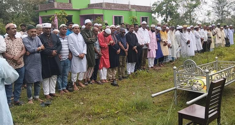 কলাপাড়ায় রাজনীতিবিদ মুরসালিন আহম্মেদের মায়ের দাফন সম্পন্ন