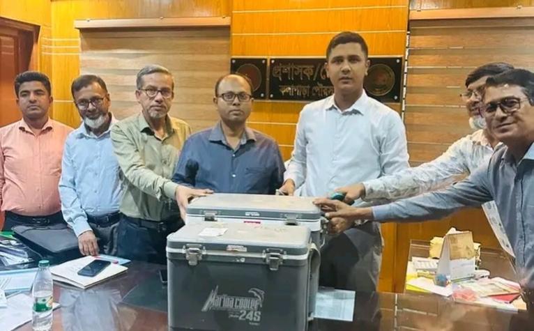 কলাপাড়ায় কুকুরে কামড়ানো রোগীদের জন্য ২০০ ডোজ ভ্যাকসিন প্রদান