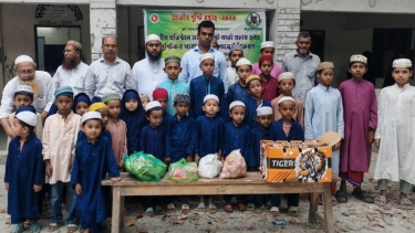 কাউখালীতে জাতীয় পুষ্টি সপ্তাহ উপলক্ষে শিক্ষার্থীদের মাঝে পুষ্টিকর খাবার বিতরণ