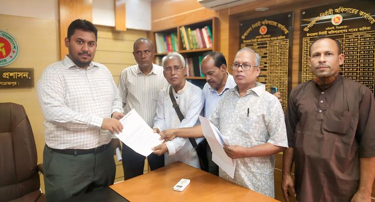 কাউখালীতে ১৮ দফা দাবিতে কৃষক-ক্ষেতমজুরদের পথসভা, ইউএনওকে স্মারকলিপি