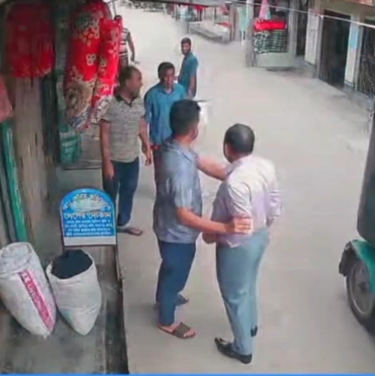 কাউখালীতে ফেসবুকে নিউজ শেয়ার করায় সাংবাদিককে লাঞ্ছিত করার অভিযোগ