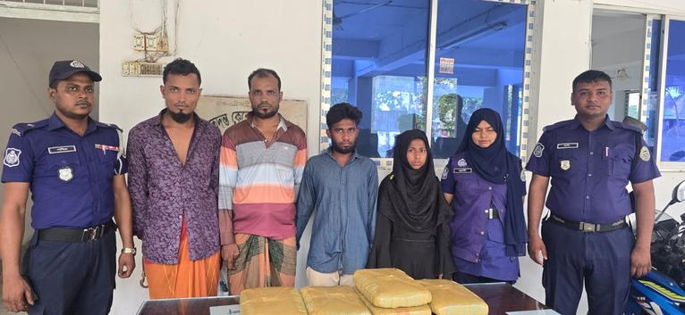 মহিপুরে ১২ কেজি গাঁজাসহ আটক চারজন