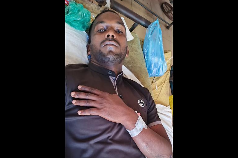 মহিপুরে কোস্টগার্ডের মারধরের অভিযোগে শ্রমিক হাসপাতালে