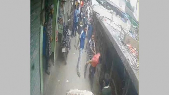 পটুয়াখালীতে ব্যবসায়ীকে মারধর, চাঁদা দাবির অভিযোগে দুই পক্ষের ভিন্ন বক্তব্য