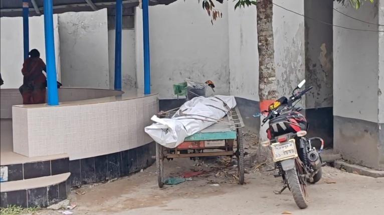 পিরোজপুরে গ্রাম পুলিশের সামনে ভাতিজাদের পিটুনিতে চাচা নিহত