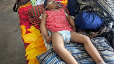 অসুস্থতার সাথে লড়ছে শিশু বিলকিস- চিকিৎসায় থমকে আছে দরিদ্র পরিবারের জীবন