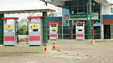 <small>আগৈলঝাড়ায় পুলিশের সামনে </small> চাহিদামত জ্বালানি তেল না পেয়ে পাম্প ম্যানেজারকে মারধরের অভিযোগ