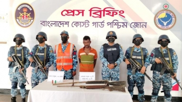 পরিবারের সঙ্গে দেখা করতে এসে অস্ত্র-গুলিসহ ডাকাত আটক