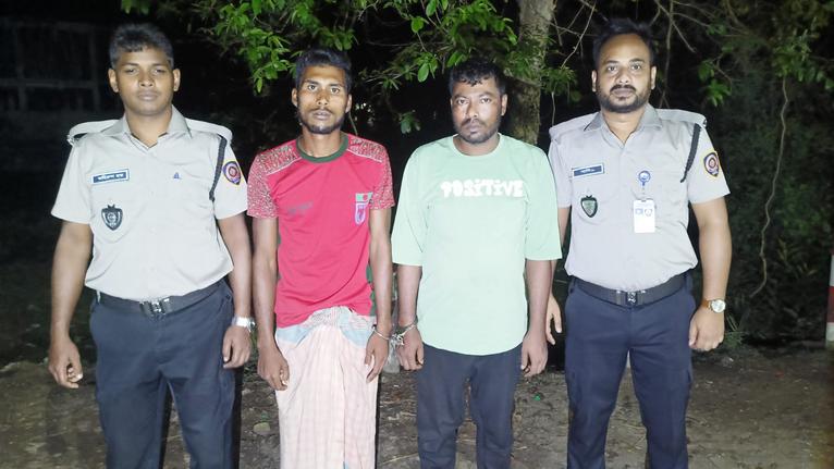 আটক মোঃ মেহেদী ও মোঃ আছাব ঘরামী। ছবি: সরবরাহকৃত