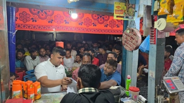 কলাপাড়ায় বেশি দামে পেট্রোল বিক্রি: দোকান মালিককে জরিমানা