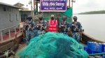 মহিপুরে বেহুন্দী জাল সামুদ্রিক মাছসহ ট্রলিং বোট জব্দ করল কোস্ট গার্ড