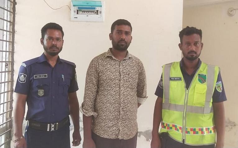 আটক হওয়া ভুয়া পুলিশ সদস্য সাত্তার