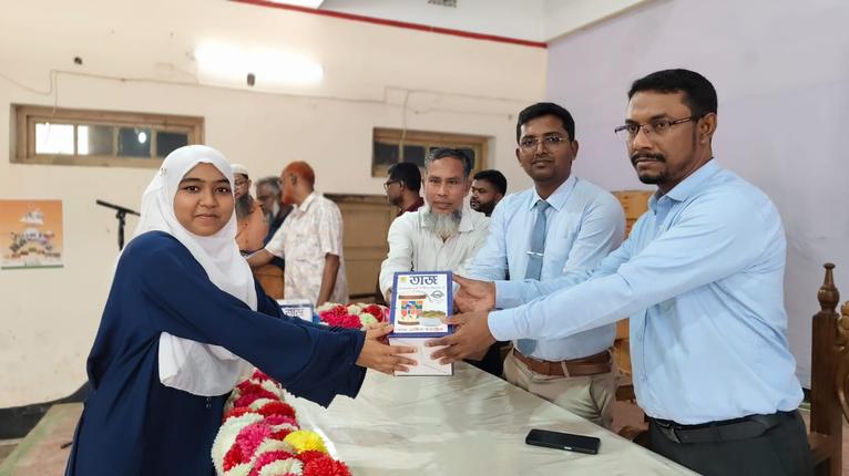 দশমিনায় ২৪০ শিক্ষার্থীর মাঝে স্কুলব্যাগ ও টিফিন বক্স বিতরণ