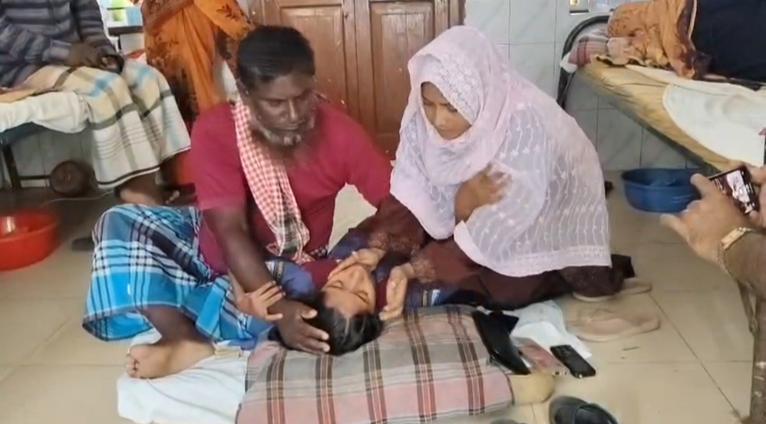 কলাপাড়ায় পড়া না পারায় অষ্টম শ্রেণির শিক্ষার্থীকে মারধর, হাসপাতালে ভর্তি